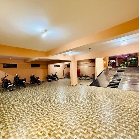 Hotel Golden Crystal Patna  Esterno foto