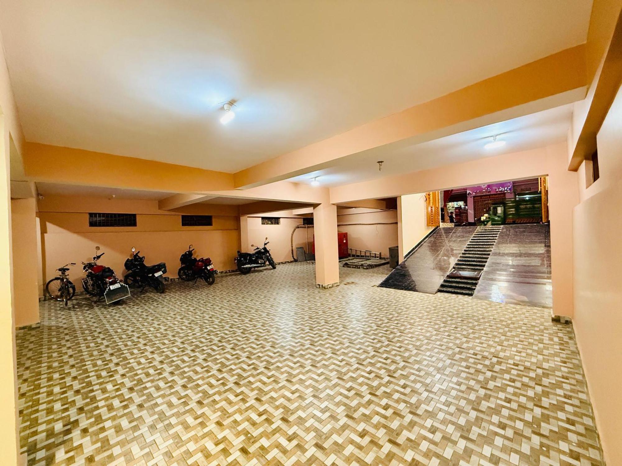 Hotel Golden Crystal Patna  Esterno foto