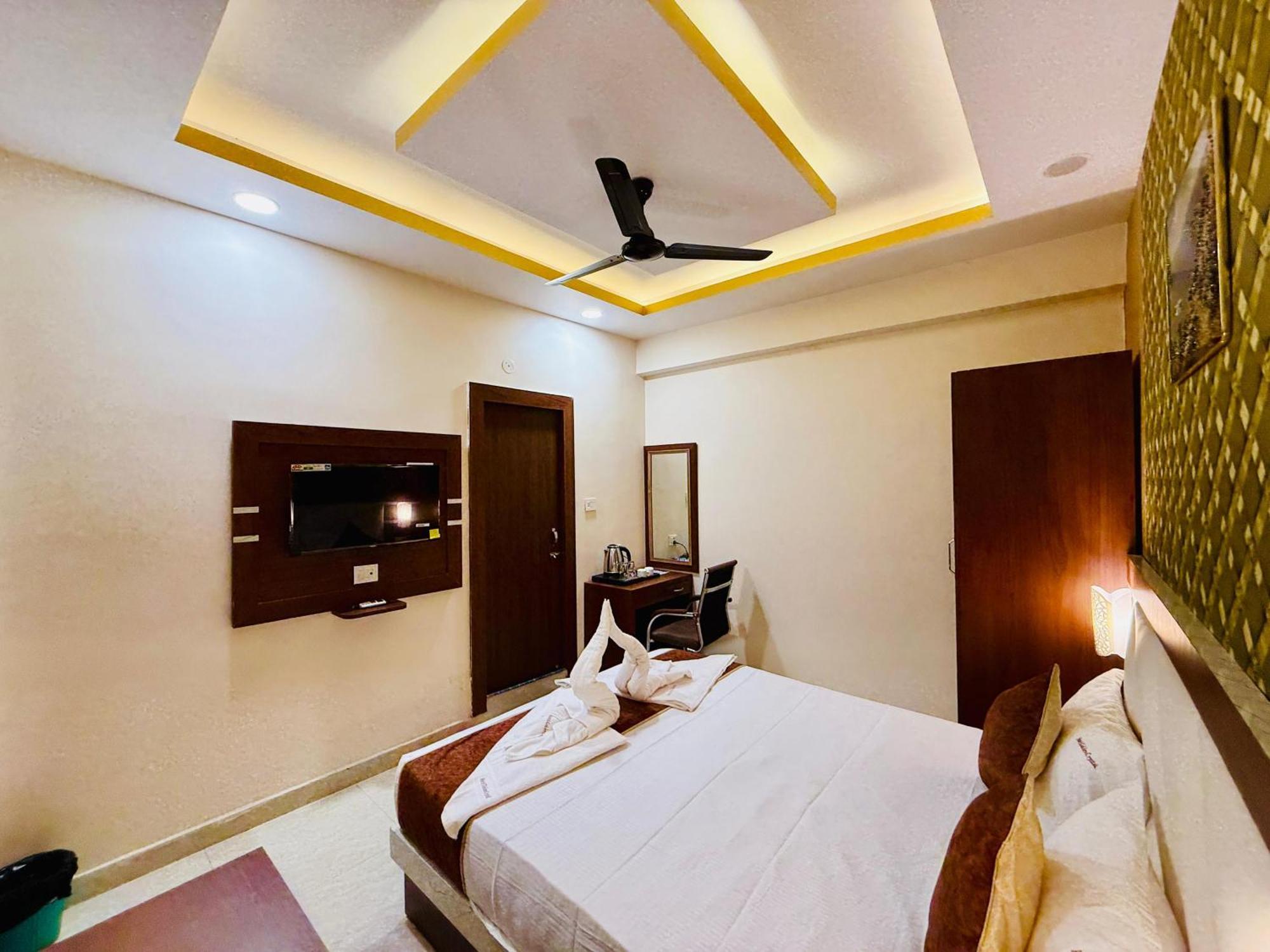 Hotel Golden Crystal Patna  Esterno foto