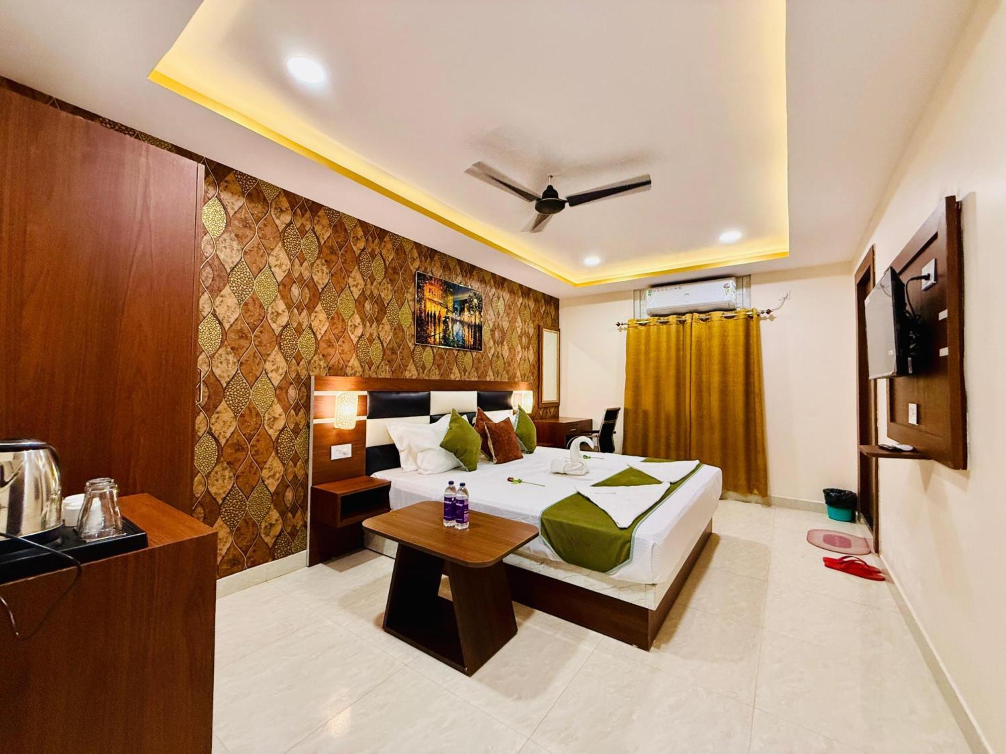 Hotel Golden Crystal Patna  Esterno foto