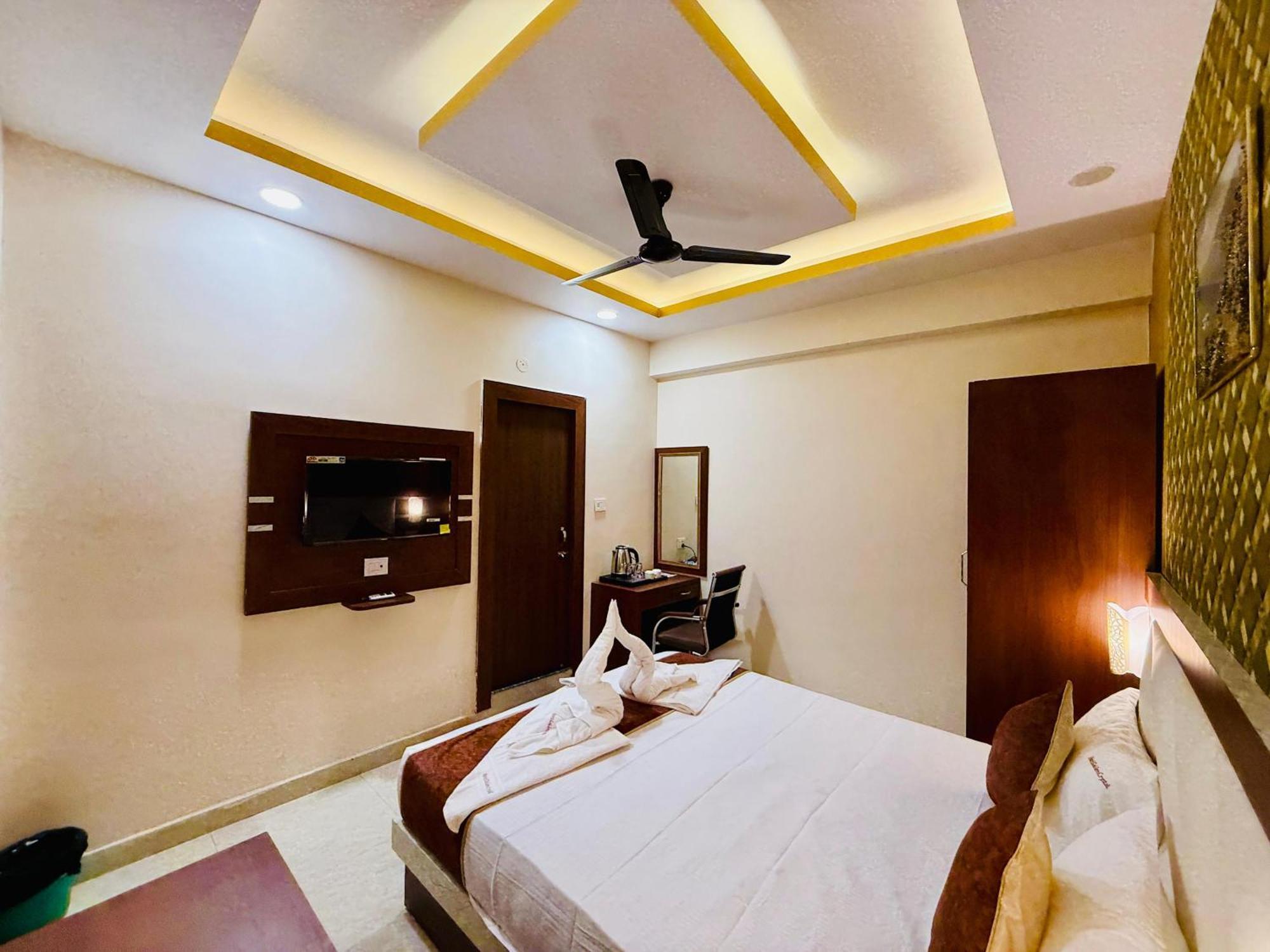 Hotel Golden Crystal Patna  Esterno foto
