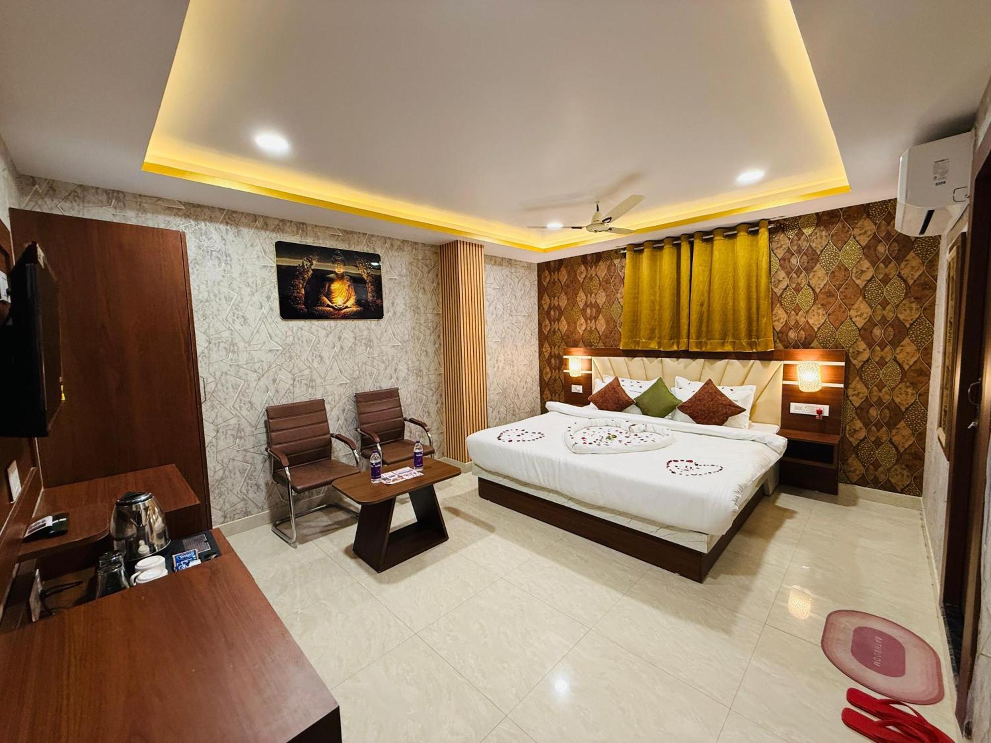 Hotel Golden Crystal Patna  Esterno foto